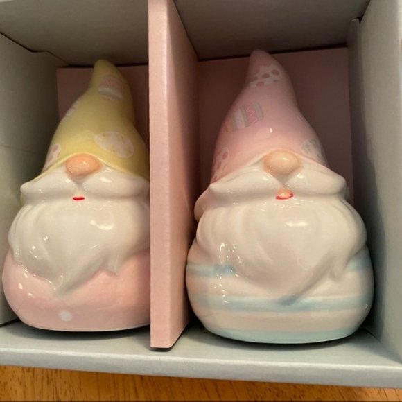 Easter Gnome Ceramic Salt & Pepper Shakers - Picture 1 of 6